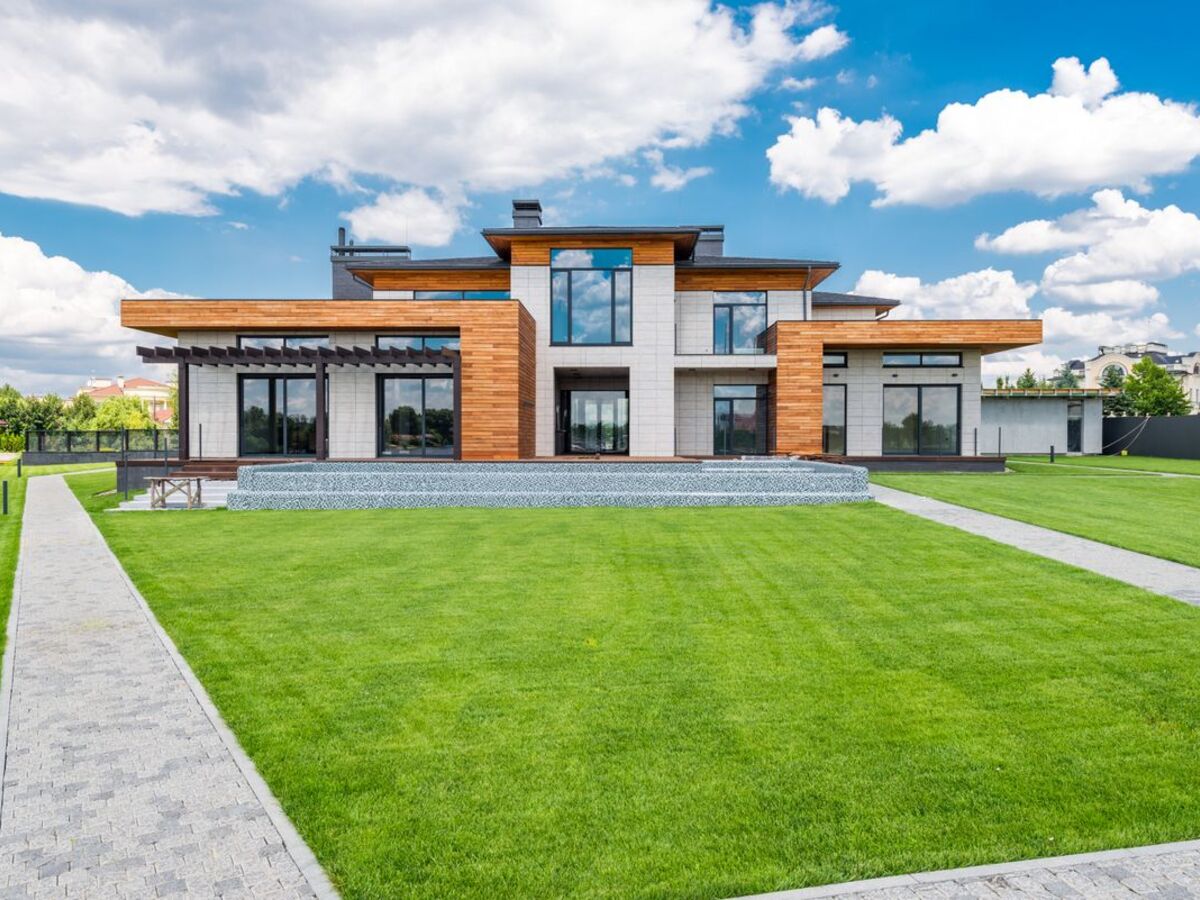 Bright modern Nebraska home with spotless windows and a green lawn