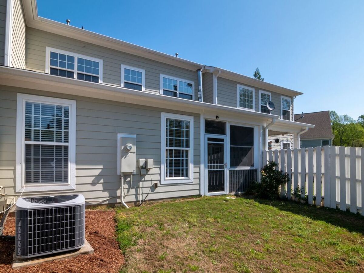 Clean vinyl siding after a soft wash